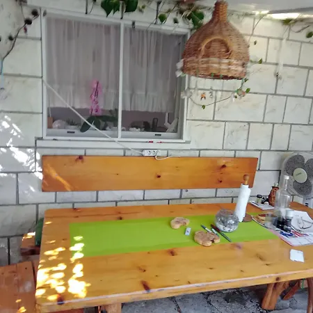 Mak * Račišće